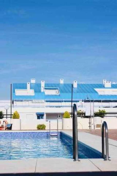 Large Modern Beach Front Apartment, Rooftop Pool!! Марбелья Экстерьер фото